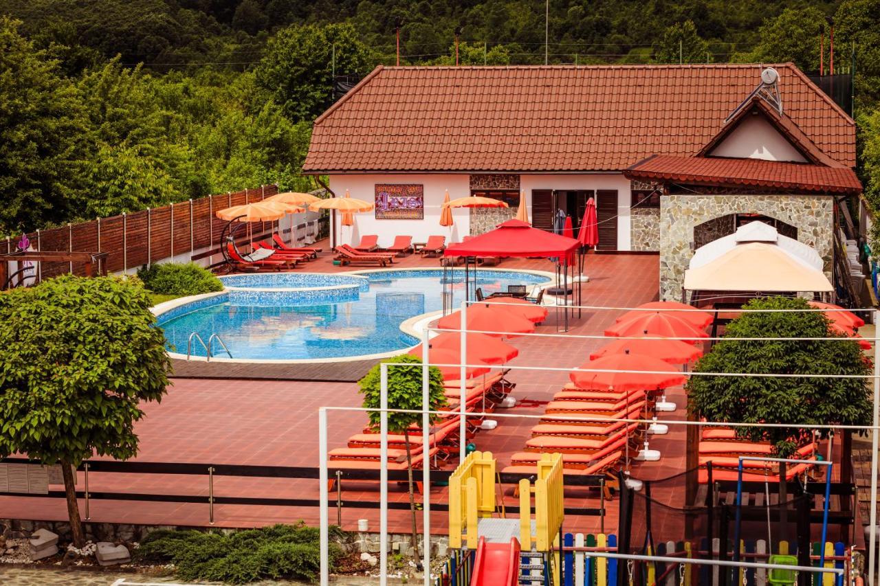 Pensiunea Iris Turcineşti Kültér fotó